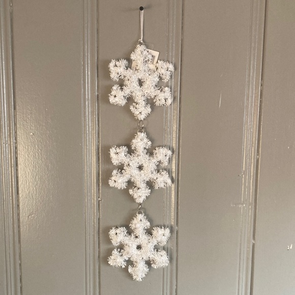 NWT Set of 2 Beautiful White Tinsel Snowflake ❄️ Holiday Decorations - Picture 5 of 16